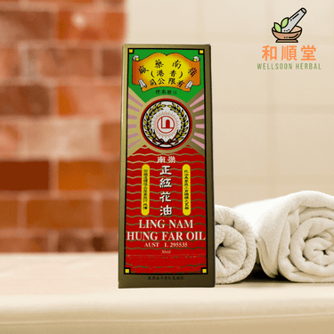 Ling Nam Hung Far Oil 嶺南紅花油 bottle